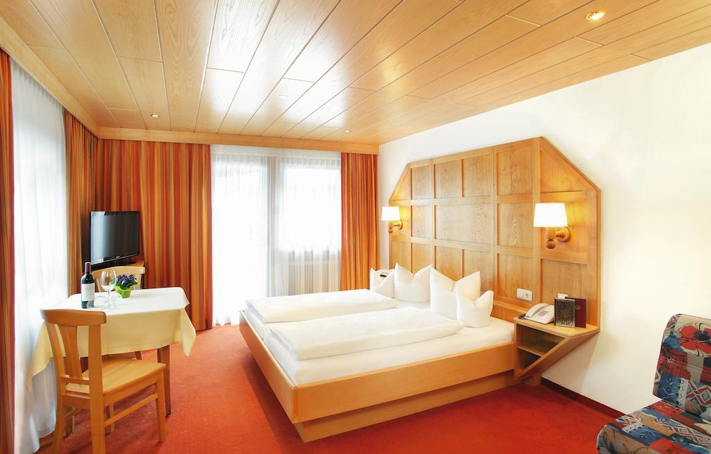 Hotel Tirolerhof Sankt Anton am Arlberg Exteriör bild